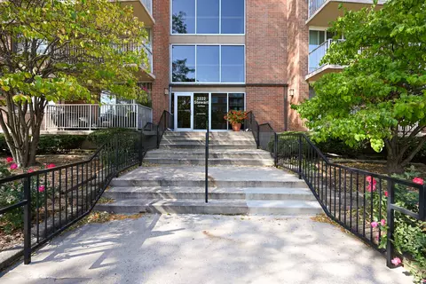 2222 S Stewart Ave #3D, Lombard, IL 60148