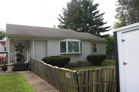 Exterior - 1 Elm Dr, Bethany, IL 61914 photo 2 of 7