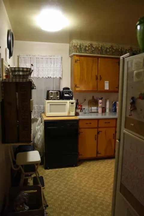 Kitchen - 1 Elm Dr, Bethany, IL 61914 photo 3 of 7