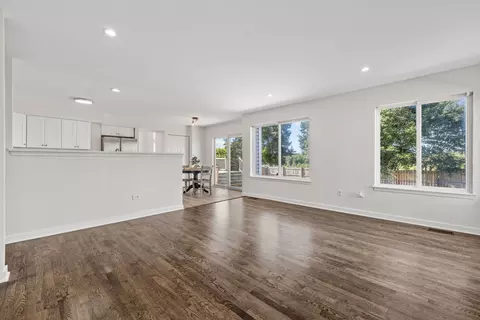 Living - 147 Willow Bnd, Bolingbrook, IL 60490 photo 3 of 4