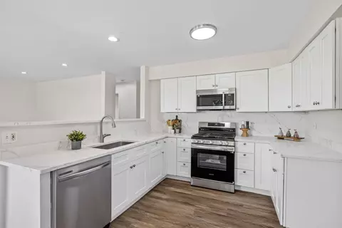 Kitchen - 147 Willow Bnd, Bolingbrook, IL 60490 photo 1 of 2