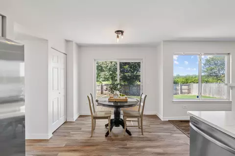 Dining - 147 Willow Bnd, Bolingbrook, IL 60490 photo 3 of 3