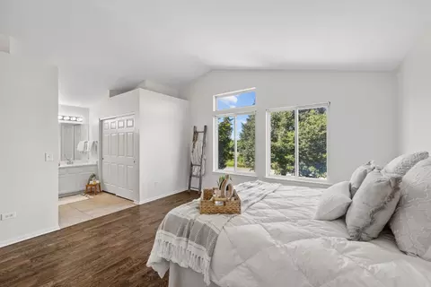 Bedroom - 147 Willow Bnd, Bolingbrook, IL 60490 photo 2 of 5