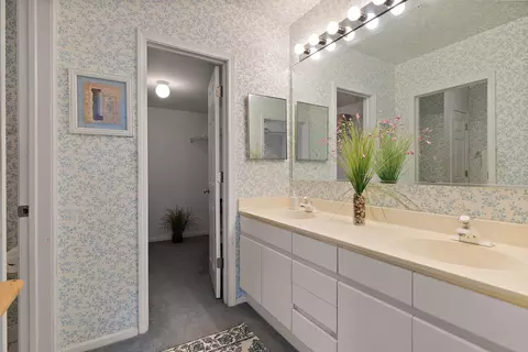 Bath - Undisclosed, Evanston, IL 60201 photo 1 of 2