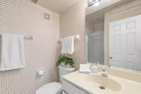 Bath - Undisclosed, Evanston, IL 60201 photo 2 of 2