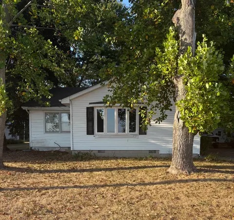 700 Southside Dr, Humboldt, IL 61931