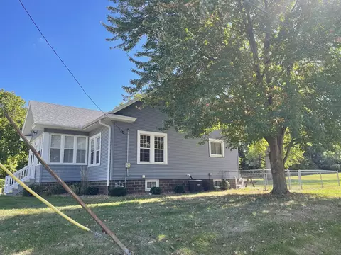 229 W Moore St, Ottawa, IL 61350 photo 4