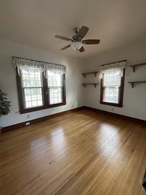 229 W Moore St, Ottawa, IL 61350 photo 10