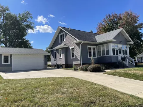 229 W Moore St, Ottawa, IL 61350 photo 2