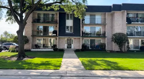 5621 W 104th St #B2, Oak Lawn, IL 60453