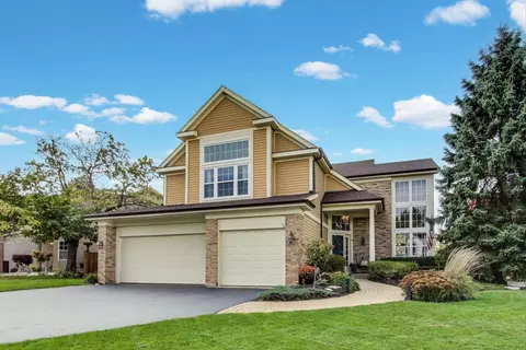 1823 Somerfield Ln, Crystal Lake, IL 60014