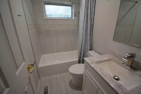 Bath - Undisclosed, Hoffman Estates, IL 60169 photo 2 of 2