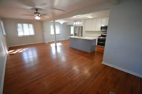 Living - Undisclosed, Hoffman Estates, IL 60169 photo 4 of 4
