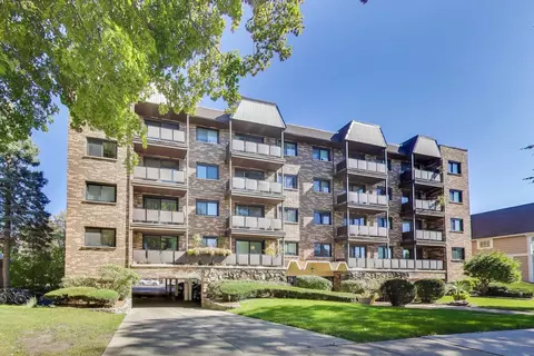 121 S Vail Ave #403, Arlington Heights, IL 60005
