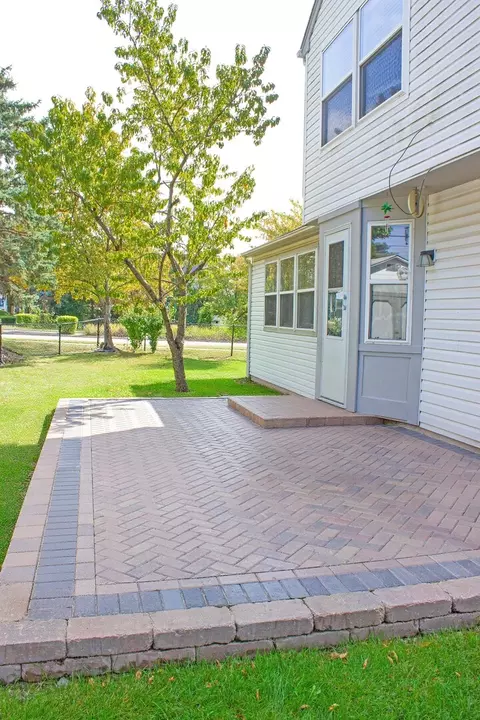 Exterior - 2300 Vineyard Ct, Elgin, IL 60123 photo 2 of 4