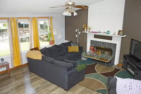 Living - 2300 Vineyard Ct, Elgin, IL 60123 photo 2 of 3