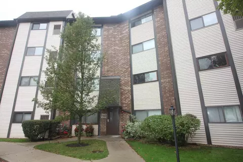 560 Vine Ave #103, Highland Park, IL 60035