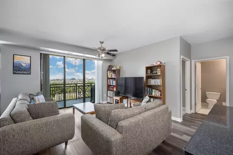 Living - 5 E 14th Pl #806, Chicago, IL 60605 photo 1 of 2