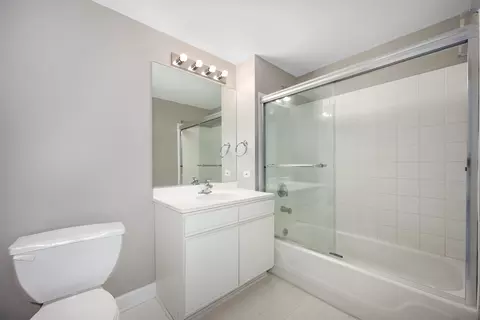 Bath - 5 E 14th Pl #806, Chicago, IL 60605 photo 3 of 3
