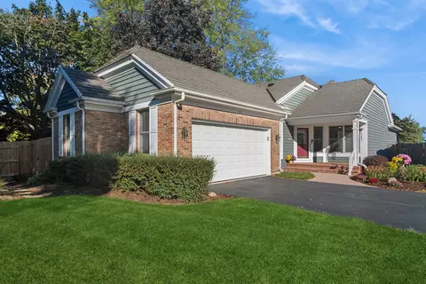 405 Park Barrington Dr, Barrington, IL 60010