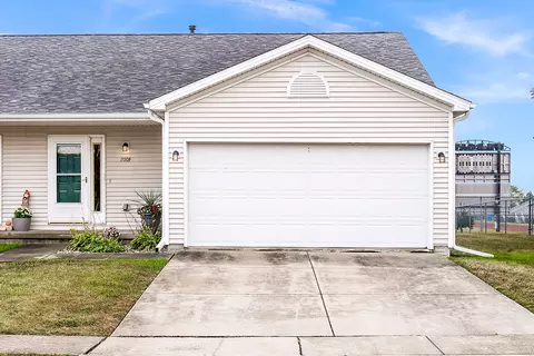 2009 Marina Dr, Normal, IL 61761