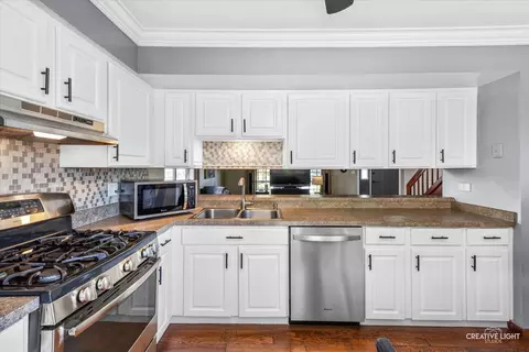 Kitchen - 700 Mariner Dr, Elgin, IL 60120 photo 1 of 1