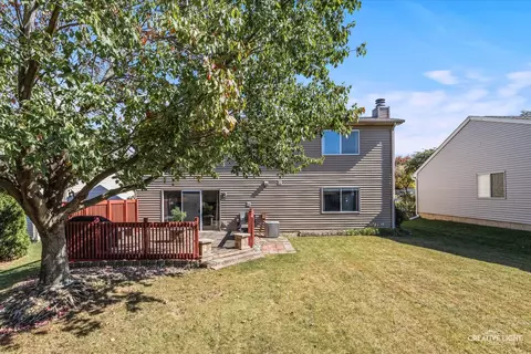 Exterior - 700 Mariner Dr, Elgin, IL 60120 photo 6 of 8