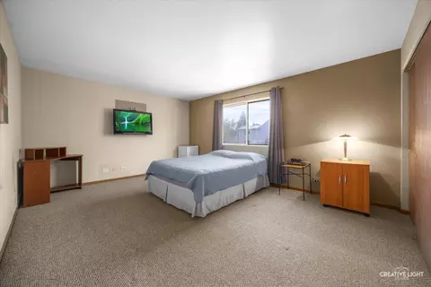 Bedroom - 700 Mariner Dr, Elgin, IL 60120 photo 5 of 6