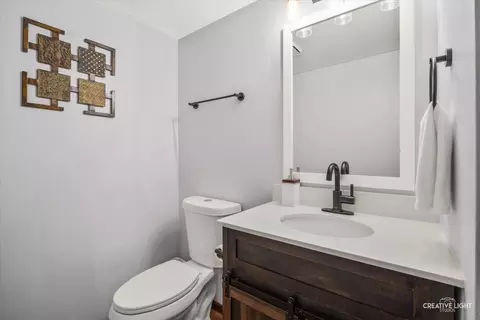 Bath - 700 Mariner Dr, Elgin, IL 60120 photo 1 of 2