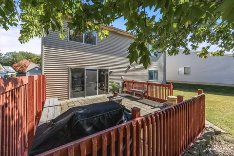 Exterior - 700 Mariner Dr, Elgin, IL 60120 photo 8 of 8
