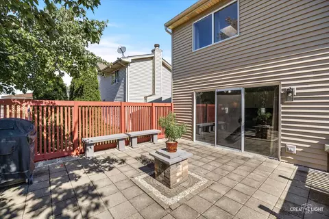 Exterior - 700 Mariner Dr, Elgin, IL 60120 photo 5 of 8