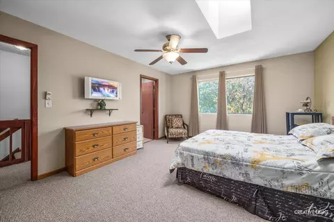 Bedroom - 700 Mariner Dr, Elgin, IL 60120 photo 4 of 6