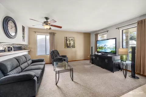 Living - 700 Mariner Dr, Elgin, IL 60120 photo 1 of 3