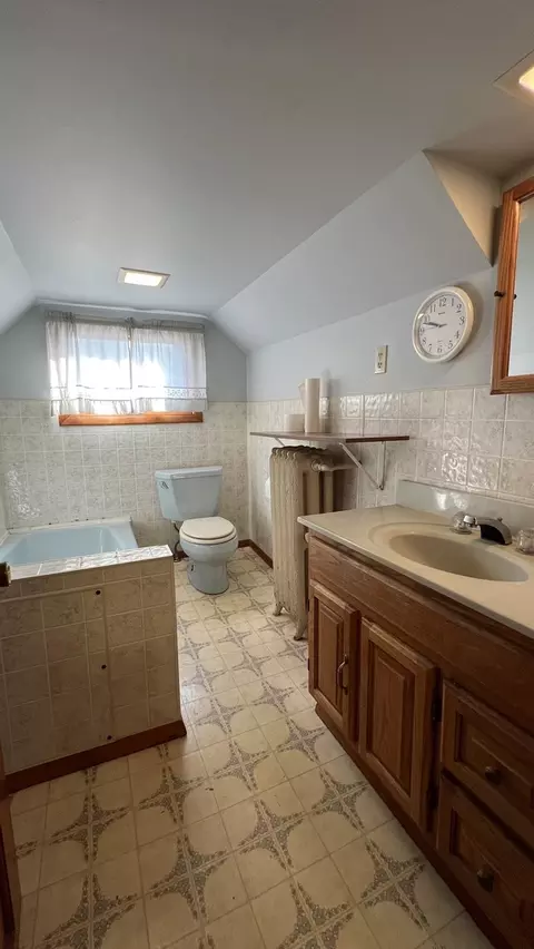 Bath - 113 W Delaware St, Dwight, IL 60420 photo 2 of 2