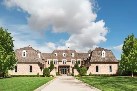 15 W170 60th St, Burr Ridge, IL 60527