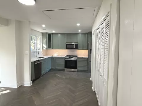 Kitchen - 881 E Thacker St, Des Plaines, IL 60016 photo 2 of 2