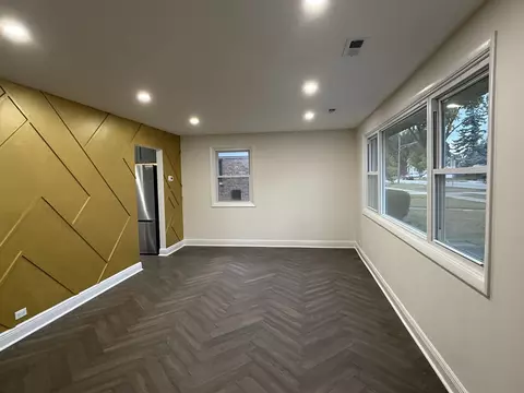 Living - 881 E Thacker St, Des Plaines, IL 60016 photo 3 of 3