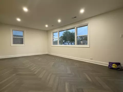 Living - 881 E Thacker St, Des Plaines, IL 60016 photo 2 of 3