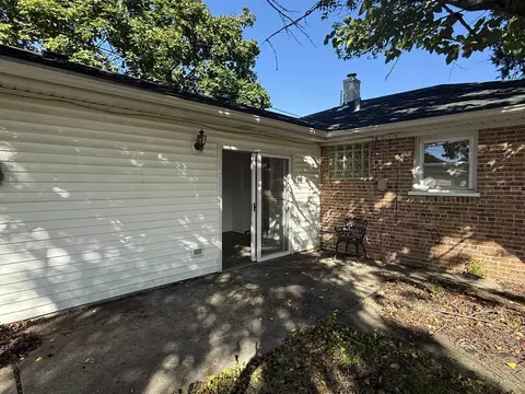 Exterior - 881 E Thacker St, Des Plaines, IL 60016 photo 4 of 4