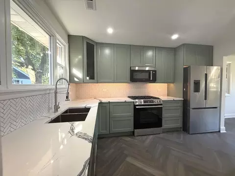 Kitchen - 881 E Thacker St, Des Plaines, IL 60016 photo 1 of 2
