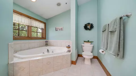 Bath - 5810 W Lightsville Rd, Leaf River, IL 61047 photo 3 of 4