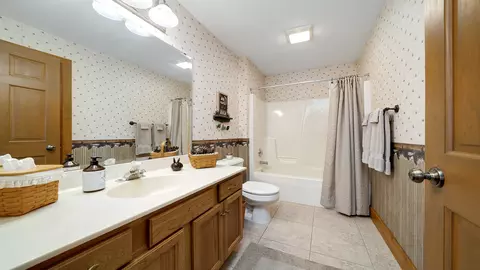 Bath - 5810 W Lightsville Rd, Leaf River, IL 61047 photo 1 of 4