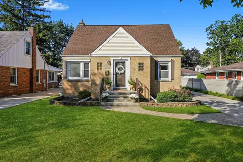 314 N Pine St, Mount Prospect, IL 60056