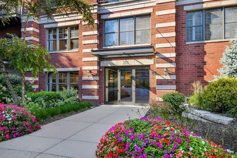 Exterior - 255 E Liberty Dr #302, Wheaton, IL 60187 photo 2 of 4
