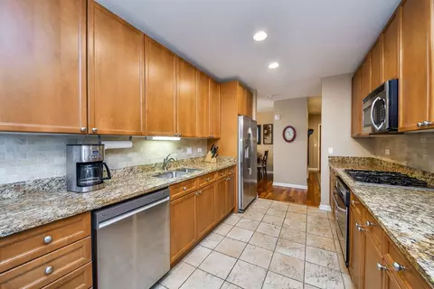 Kitchen - 255 E Liberty Dr #302, Wheaton, IL 60187 photo 1 of 2