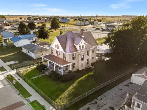111 S Karr St, Heyworth, IL 61745