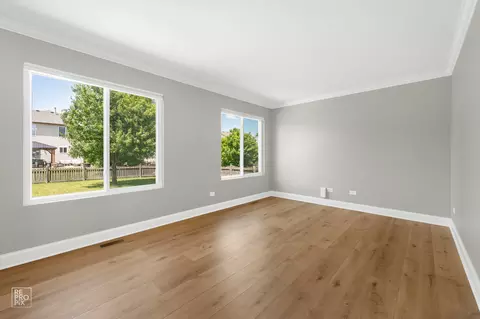Living - 14530 General Dr, Plainfield, IL 60544 photo 3 of 4