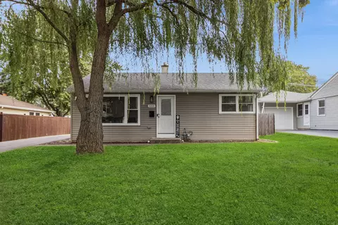 3100 Swallow Ln, Rolling Meadows, IL 60008