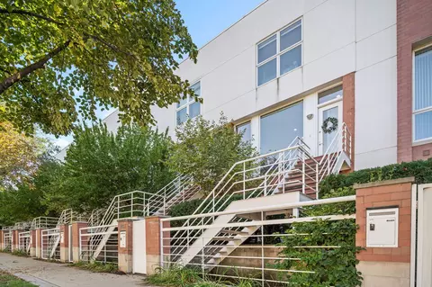 1759 W Wellington Ave, Chicago, IL 60657