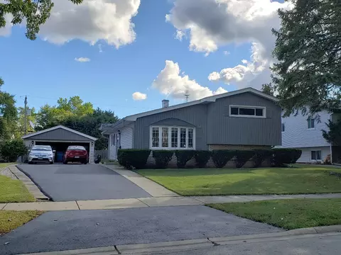 921 S Iowa Ave, Addison, IL 60101